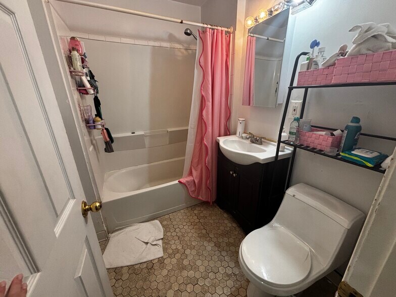 Building Photo - 66 Egmont St