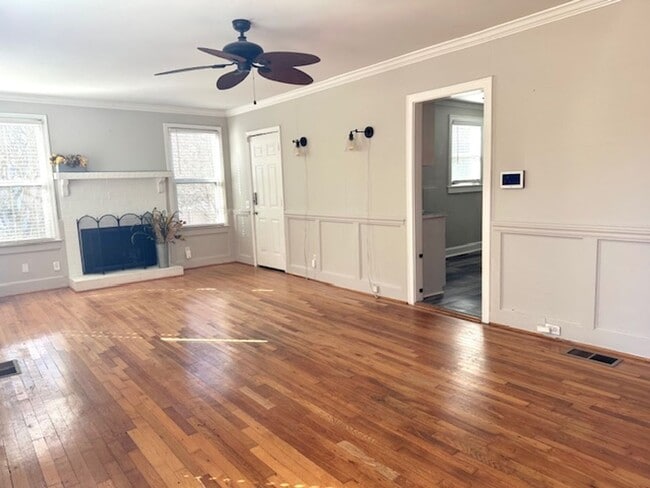 Building Photo - CHARMING HOME IN ROSEWOOD