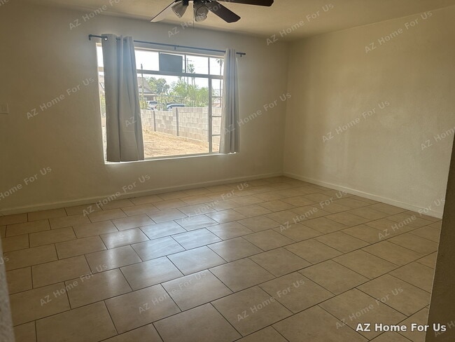 Building Photo - 2037 N 21st Pl