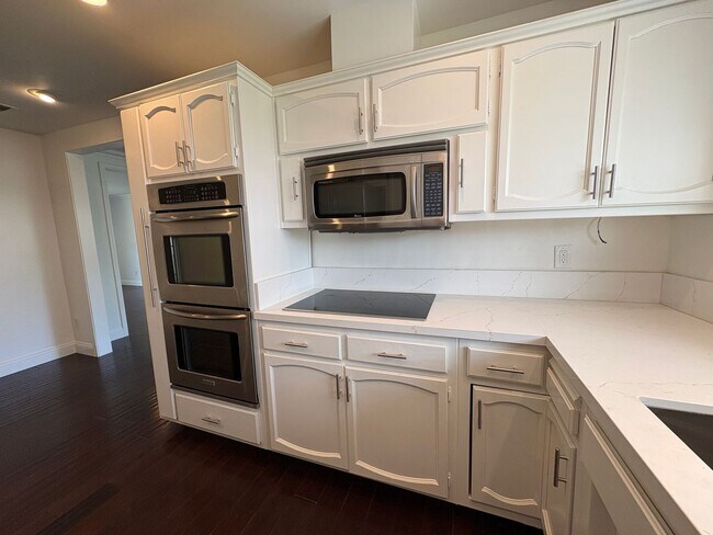 Building Photo - Spacious House - 2 stories - 4 Bedrooms + 2.5 Baths & large 2 car garage
