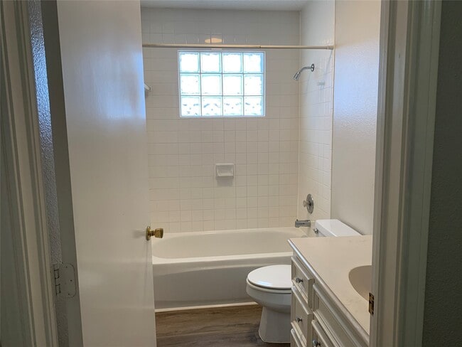 Building Photo - 585 Warsaw Dr