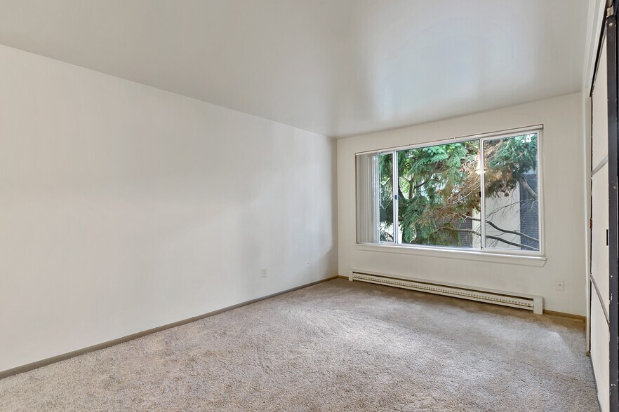 Building Photo - 5515 15th Ave NE