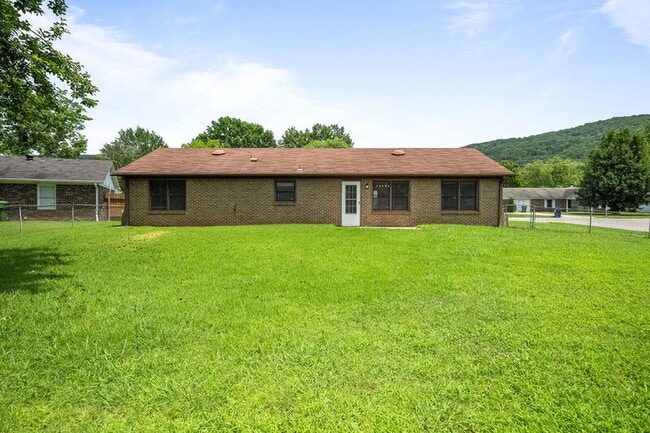 Building Photo - 1028 SE Kinsey Dr