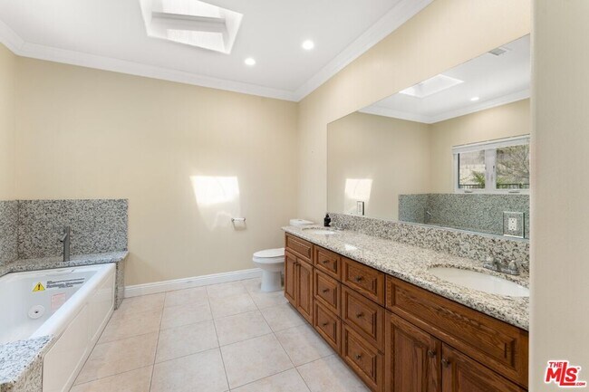 Building Photo - 1630 Bridgeport Dr