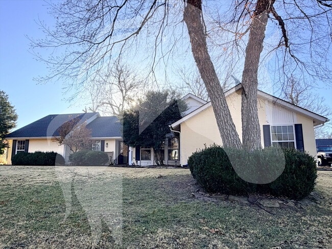 Building Photo - "Spacious 4-Bedroom Haven on Old Mallard Rd – Your Perfect Family Retreat in Enid!"