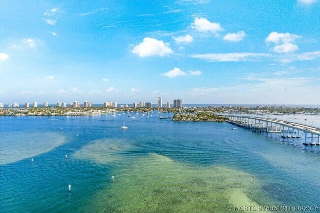 Building Photo - 2650 Lake Shore Dr