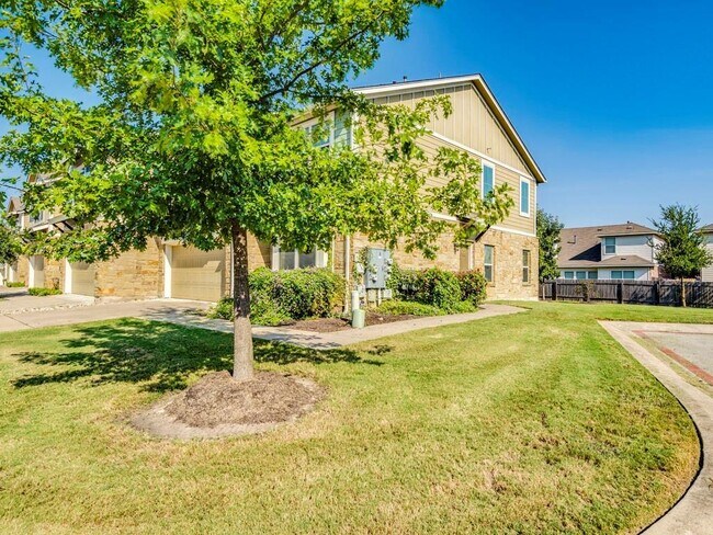 Building Photo - 1620 Bryant Dr