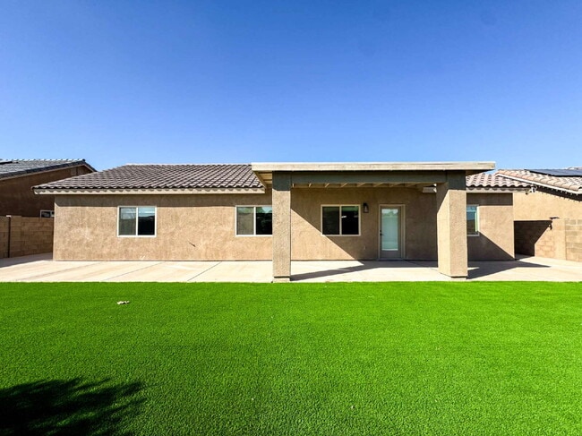 Building Photo - "Spacious 4-Bedroom, 2-Bathroom Home in Yu...