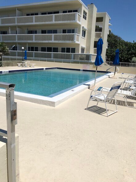 Building Photo - 2565 S Ocean Blvd