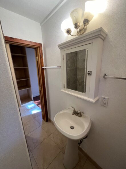 Building Photo - 2975 Sacramento Ave