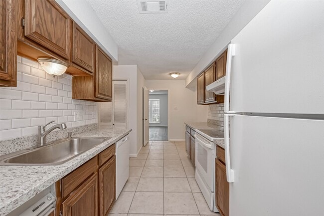 Building Photo - 14179 Misty Meadow Ln
