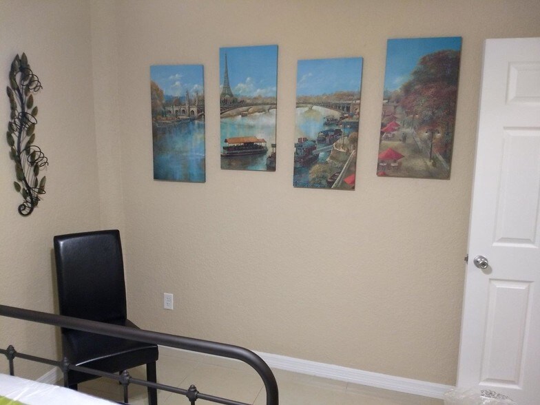 Sitting Area - 2512 Musselwhite Ave