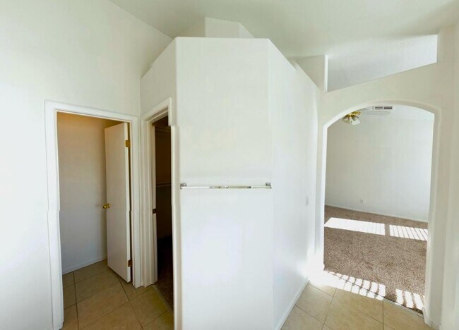 Building Photo - 550 Sparrow Gull Ct