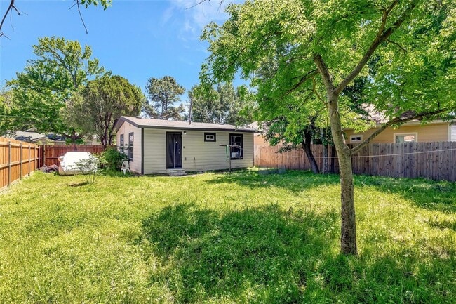 Building Photo - Adorable 2 bed, 1 bath house in Fort Worth