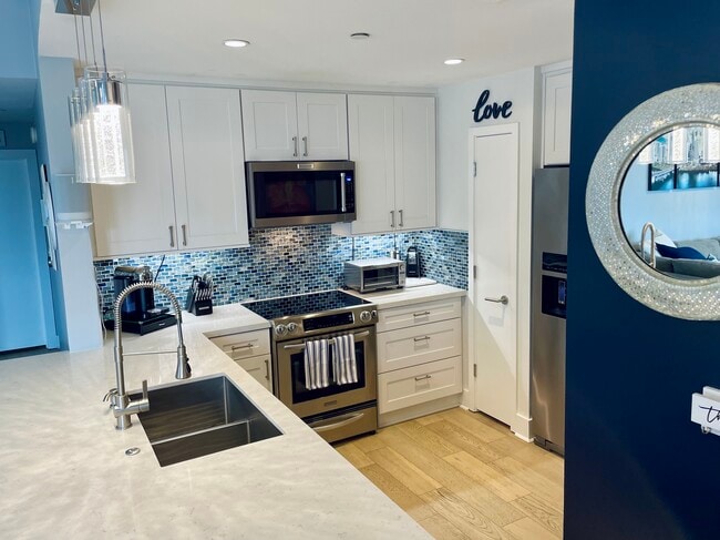 Kitchen - 603 Davis St