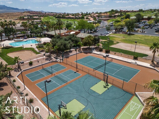 Building Photo - Beautiful home located in the gated commun...