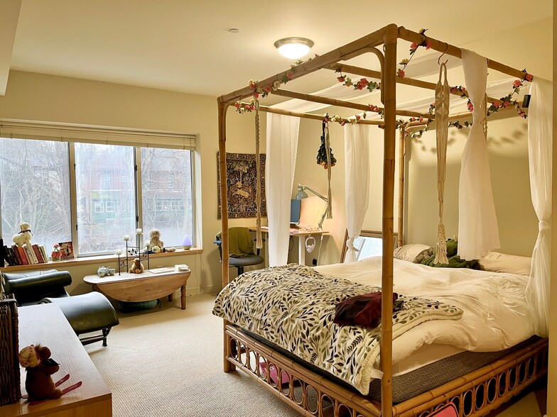Interior Photo - Gateway Commons