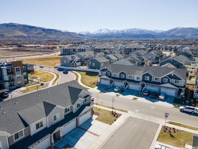 Building Photo - 4933 W Pillar Dr