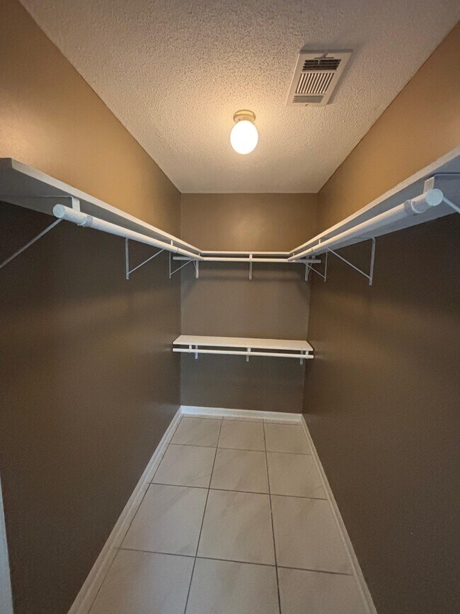 Building Photo - 212 Orchard Way