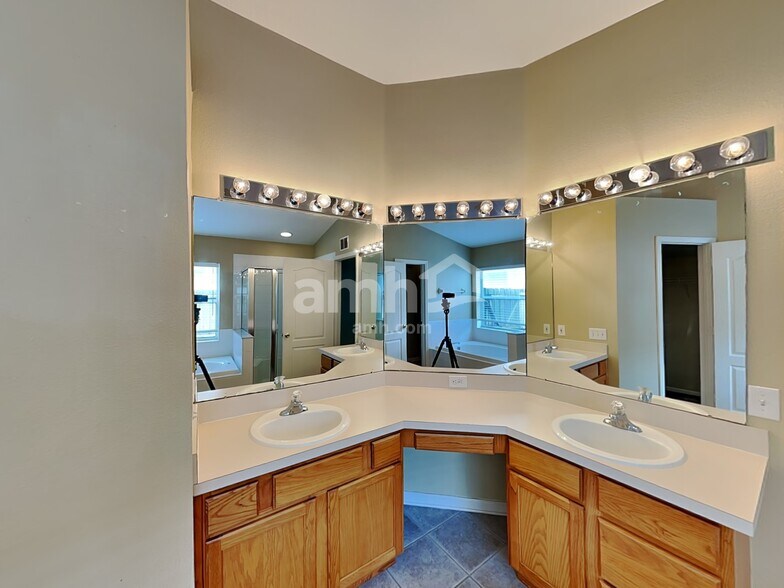 Building Photo - 13256 Early Run Ln