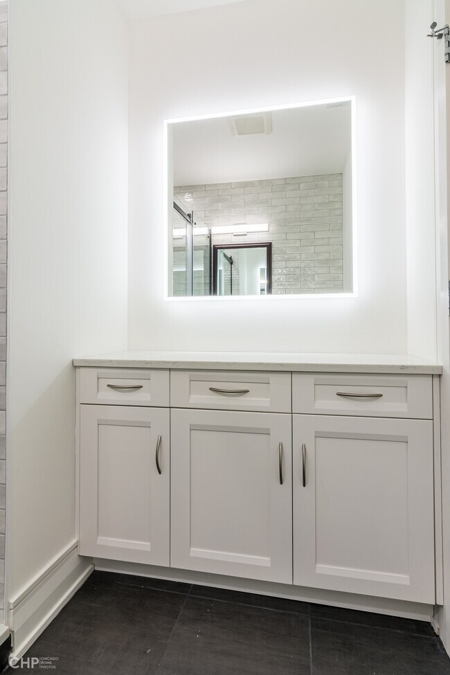 Building Photo - 2318 W Thomas St