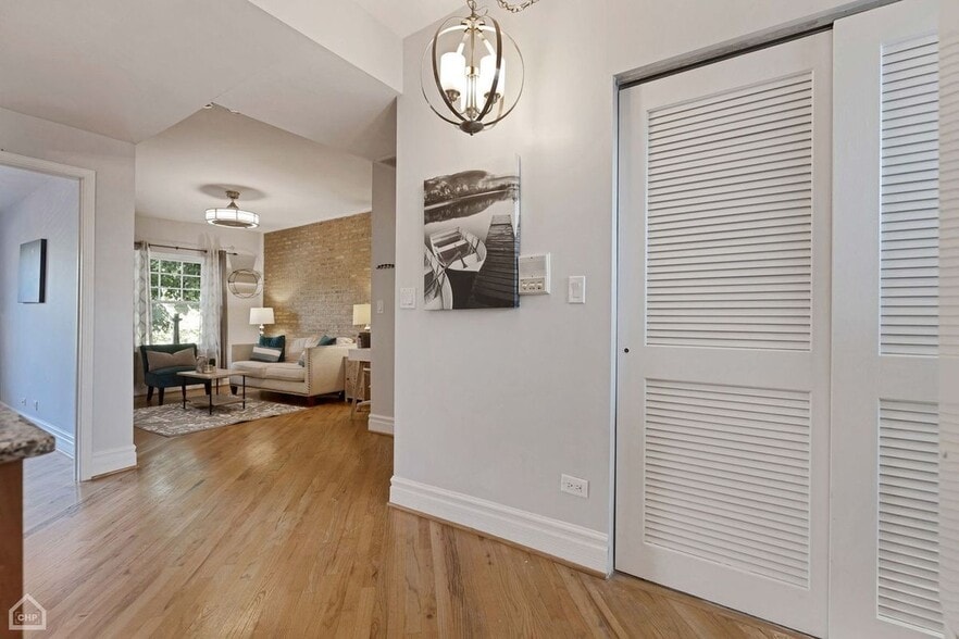 Building Photo - 2755 W Melrose St