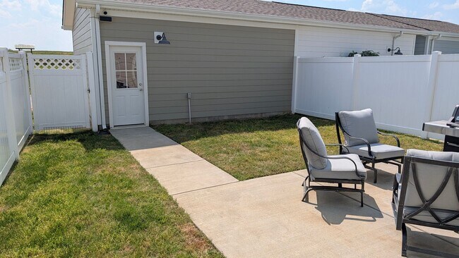 Building Photo - 531 Farmstead Ln