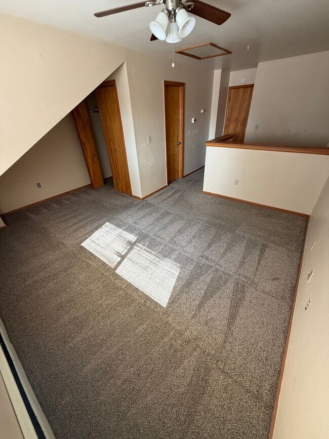 Building Photo - 3131 Bell Dr