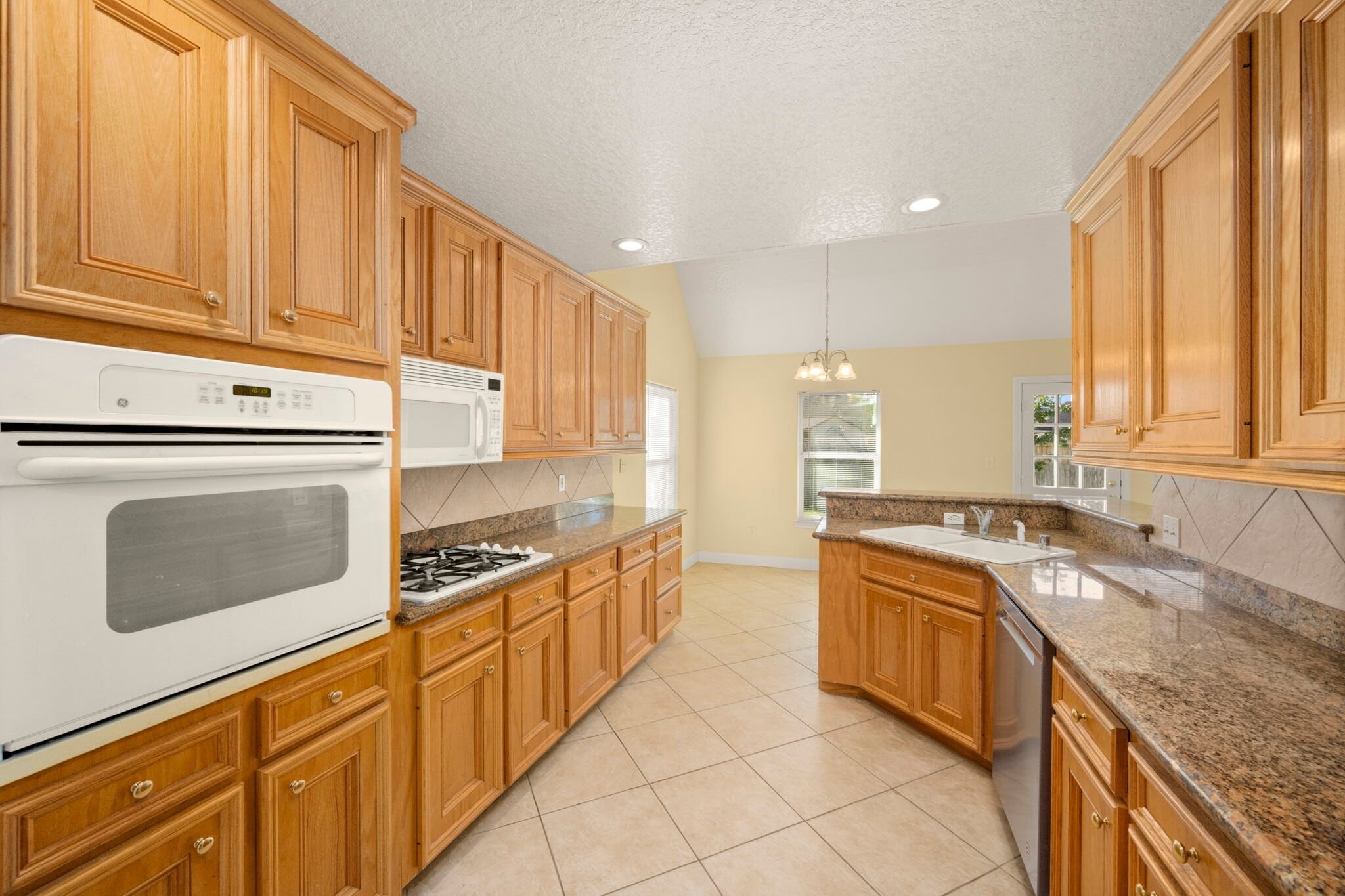 Building Photo - 3212 Glastonbury Dr
