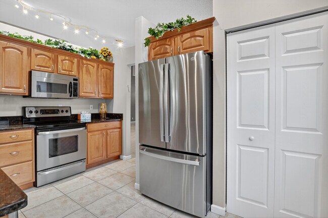 Building Photo - 3511 NW 4th Ave