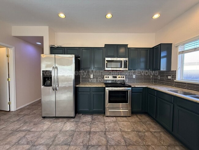 Building Photo - 1677 S Peppertree Dr