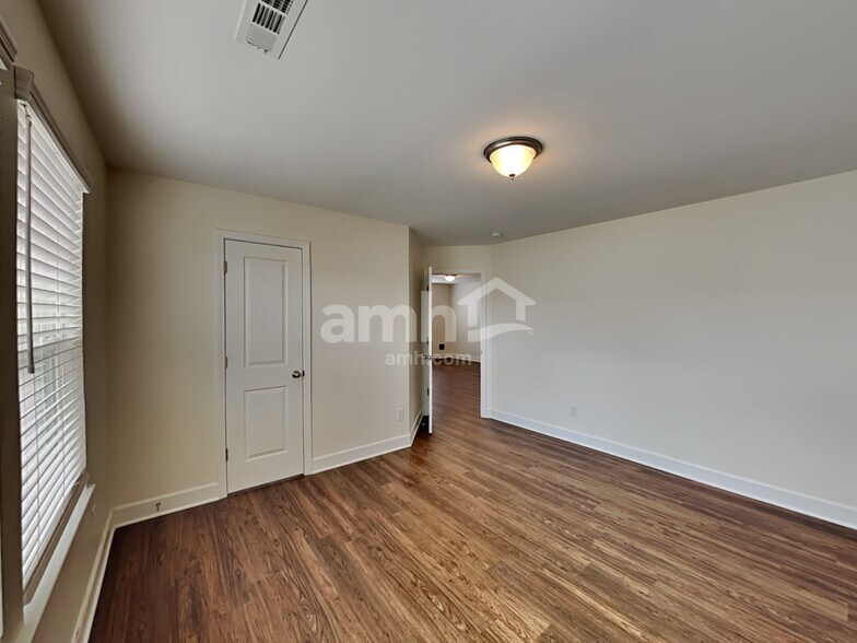 Building Photo - 5071 Trailwater Dr