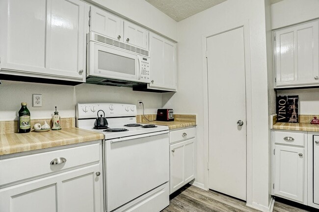 Building Photo - 7006 Zieglers Grove