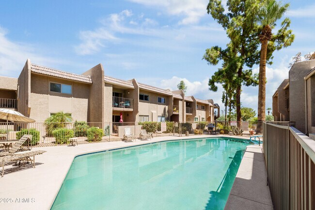 Building Photo - 7436 E Chaparral Rd