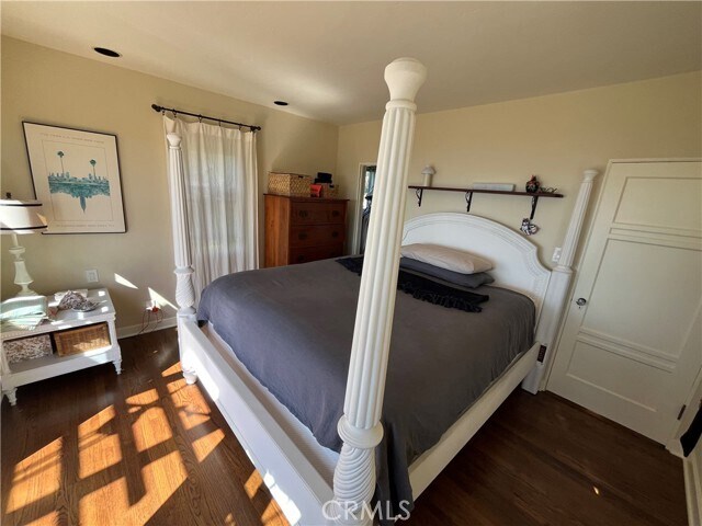 Building Photo - 845 Temple Hills Dr