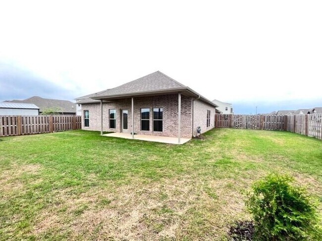 Building Photo - 2440 Cameo Ln