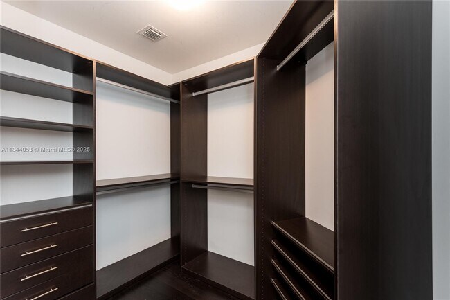 Building Photo - 2711 S Ocean Dr
