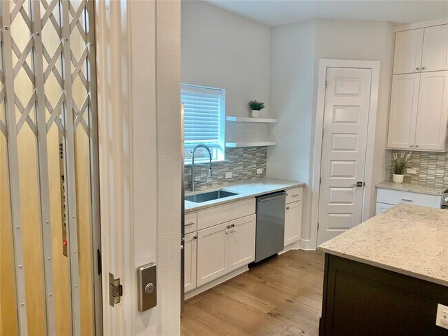 Building Photo - 4012 Manifest Ln