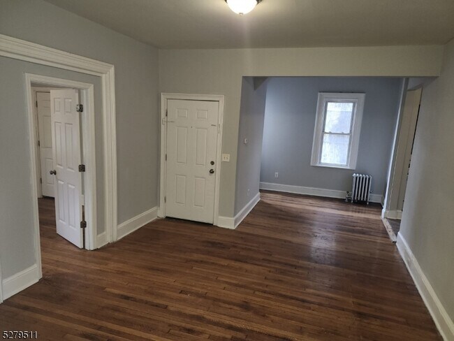 Building Photo - 556 Scotland Rd