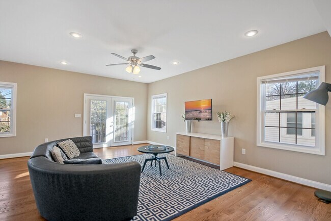 Building Photo - 624 U.S. 29-SI ID1395358P