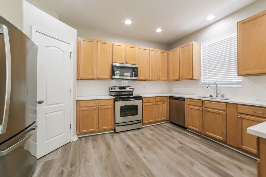 Building Photo - 2702 Kings Surrey Ct
