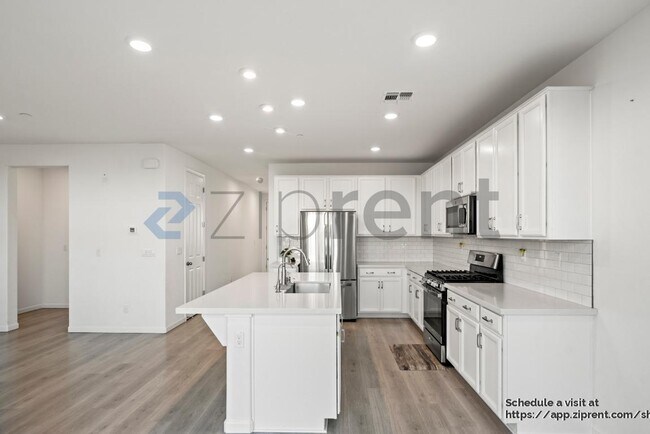 Building Photo - 861 Pipit St