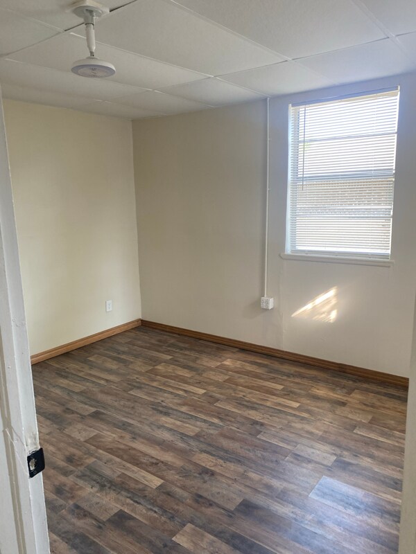 Building Photo - 309 N Louisa Ave