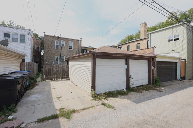 Building Photo - 5653 N Talman Ave
