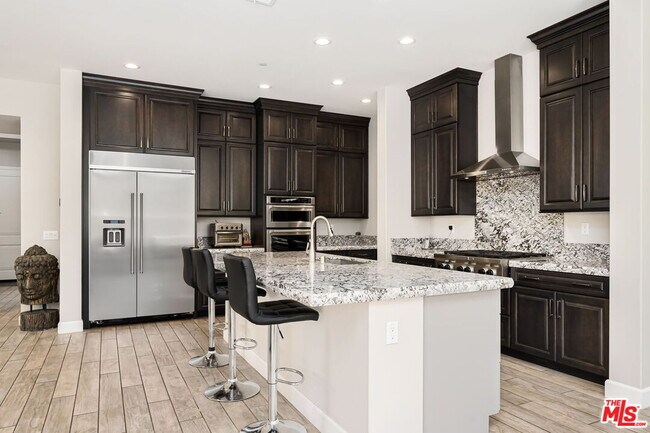 Building Photo - 24236 W Stone Bend Ln
