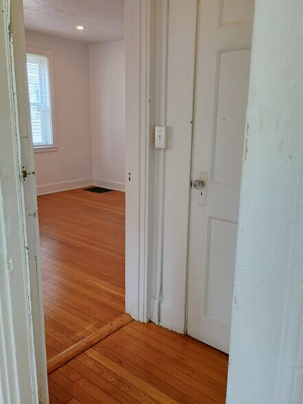 Building Photo - 46 Lawn Ave