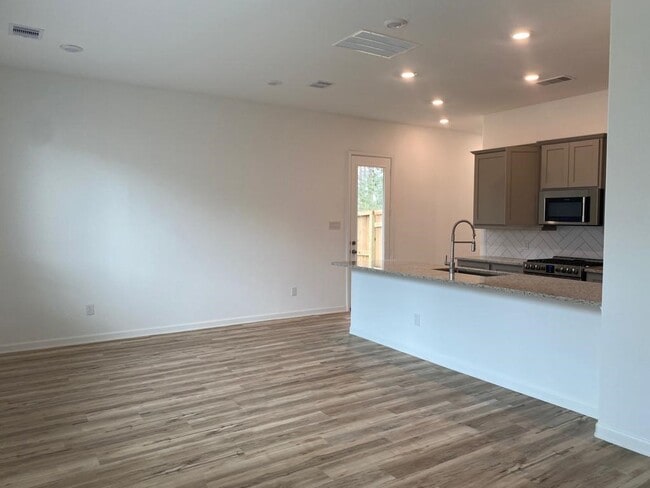 Building Photo - 504 Bristol Tide Ct