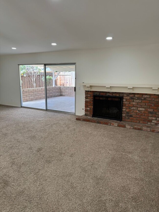Building Photo - Bright and Updated Camarillo Home with Fireplace and Outdoor Living