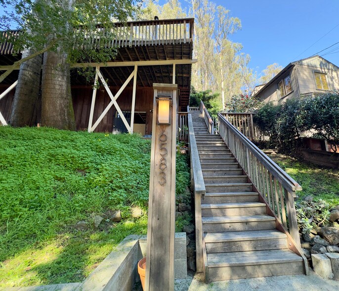 Building Photo - 6583 Valley View Rd