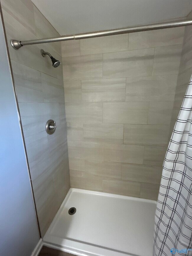 Building Photo - 6202 Valley Park Dr NW